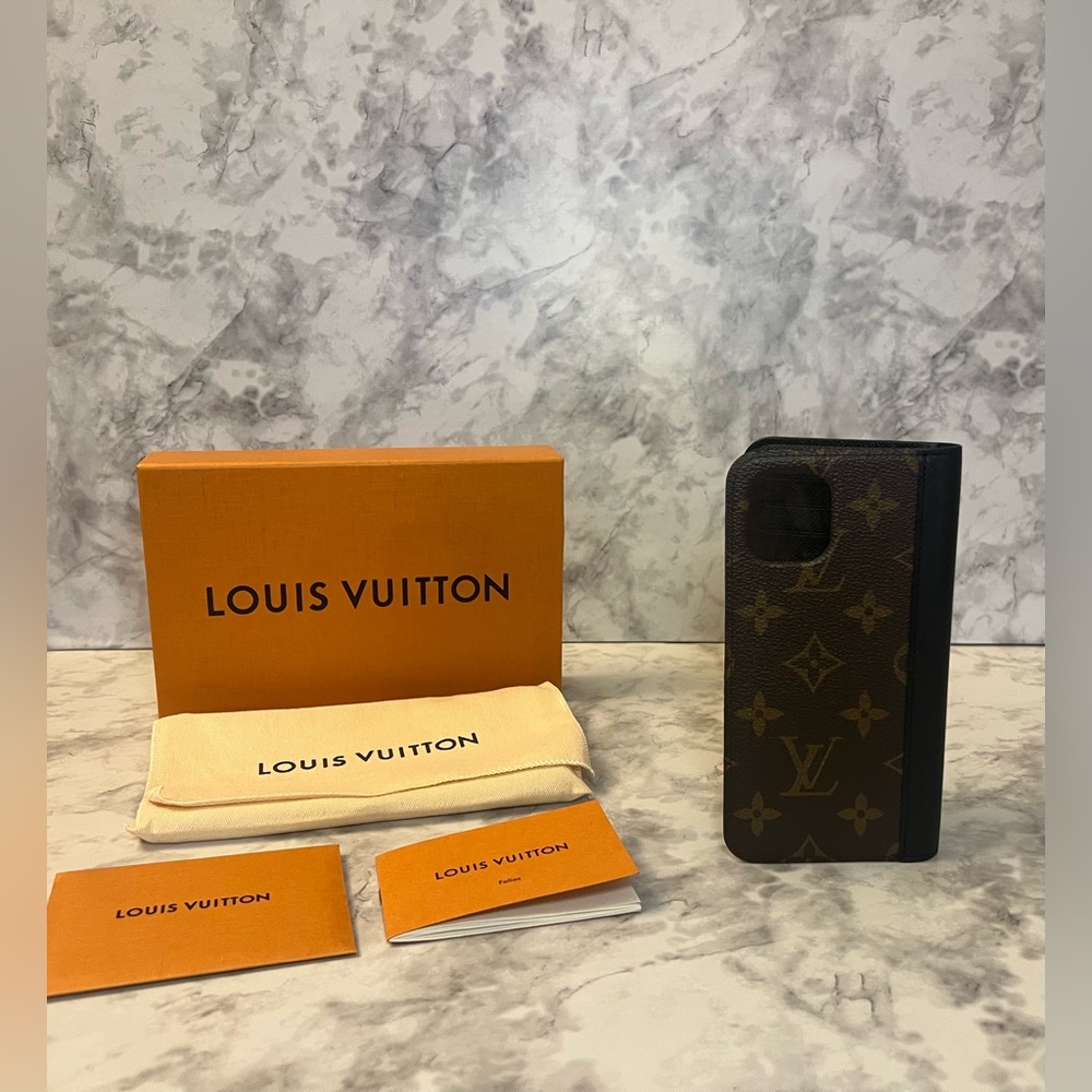 Louis Vuitton iPhone 11 monogram folio case